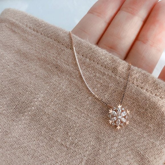NEW Silver / Rose Gold Flash Cubic Zircon Snowflake Pendant Necklace - Picture 4 of 6